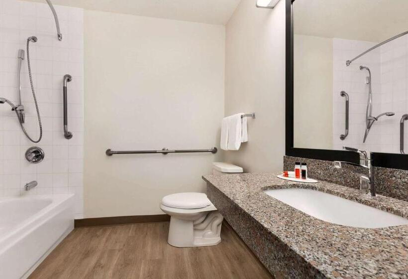 身障者適用スタンダードルーム, Super 8 By Wyndham Calgary Shawnessy Area