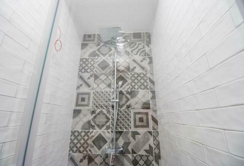 تختخواب در اتاق مشترک, Dandelion Boutique Hostel