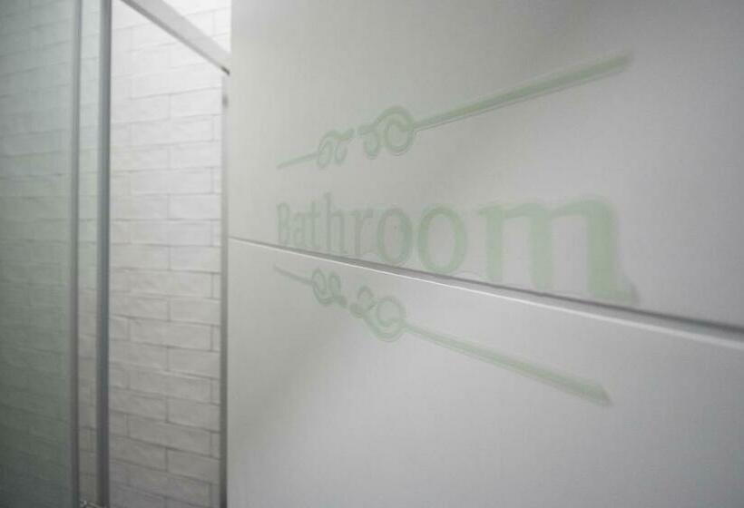 تختخواب در اتاق مشترک, Dandelion Boutique Hostel
