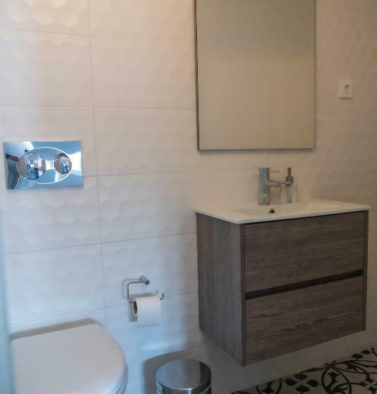 اتاق استاندارد, Guest House Stories