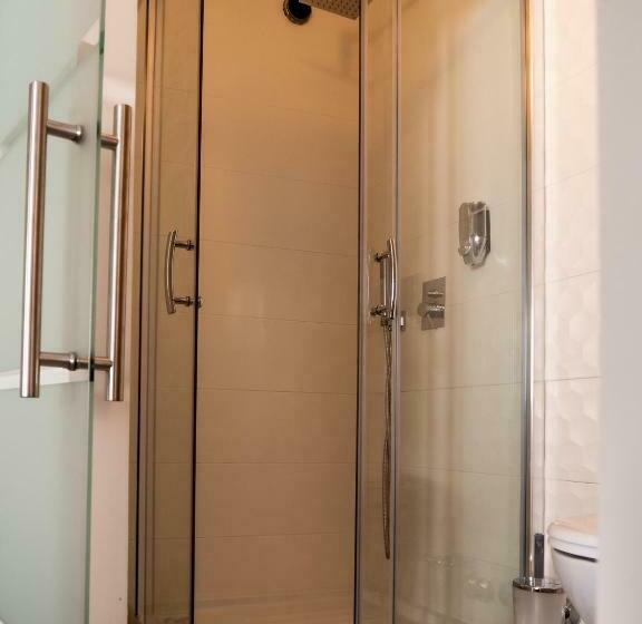اتاق استاندارد, Guest House Stories
