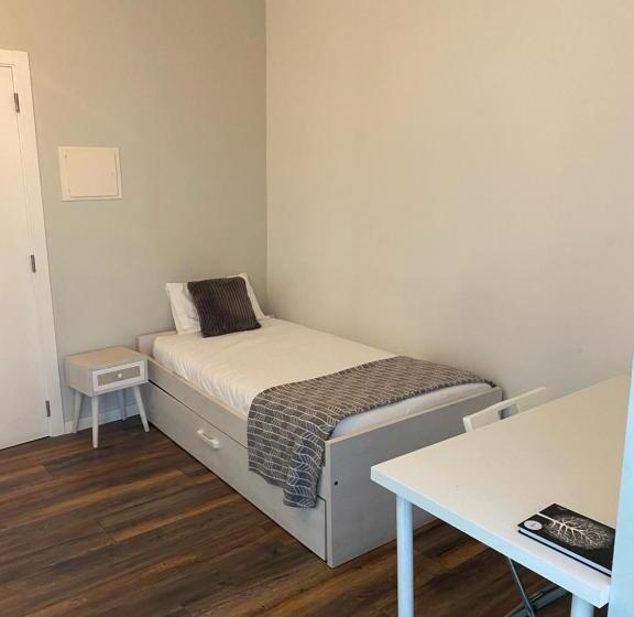اتاق استاندارد چهار تخته, Guest House Stories