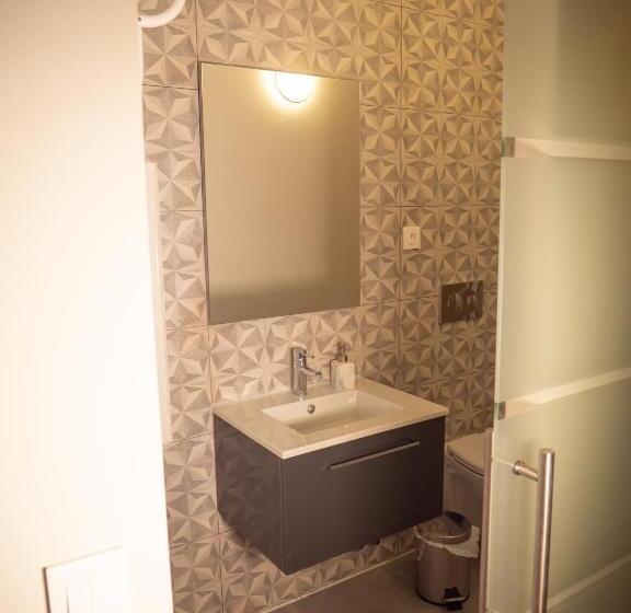 اتاق استاندارد چهار تخته, Guest House Stories