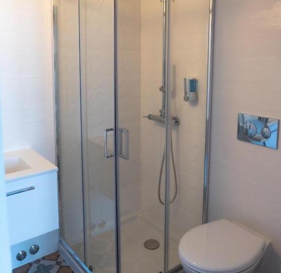 اتاق استاندارد, Guest House Stories