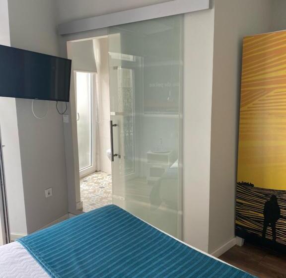 اتاق استاندارد, Guest House Stories