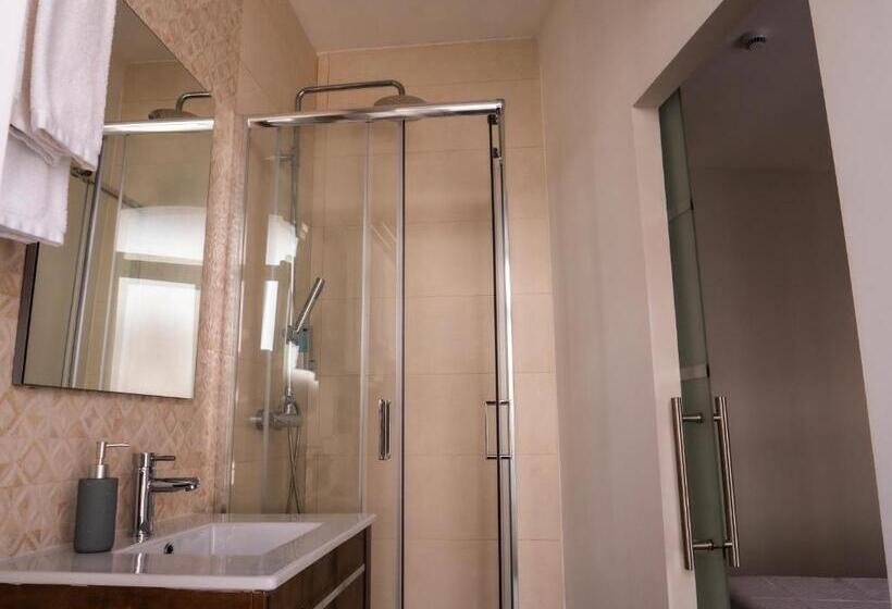 اتاق استاندارد, Guest House Stories