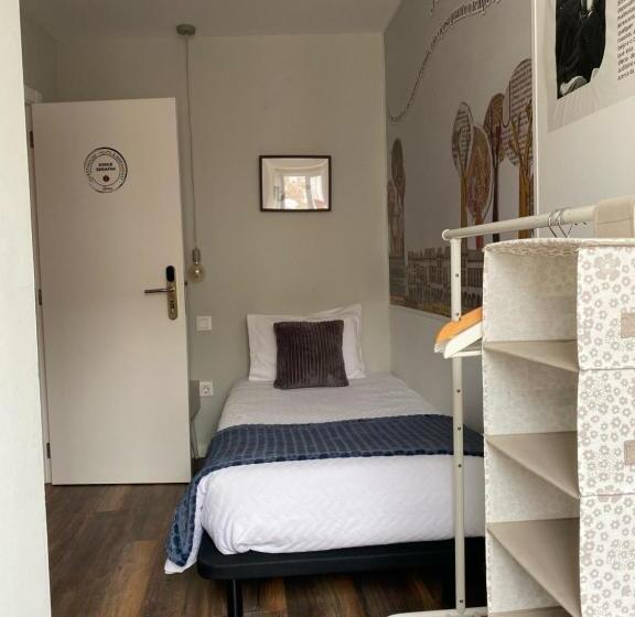 اتاق استاندارد یک نفره, Guest House Stories