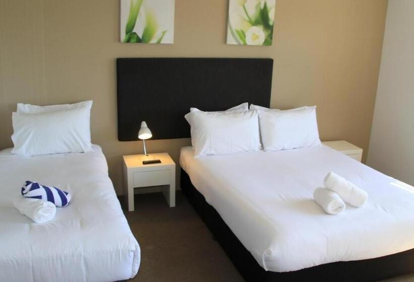 1 Bedroom Apartment Lake View, Darwin Waterfront Short Stay Apartments
