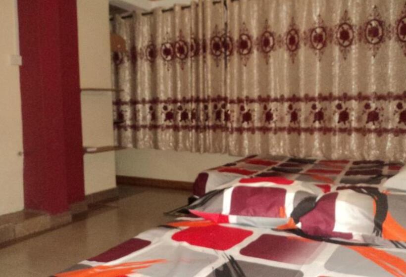 اتاق خانوادگی, Hopewell Guest House