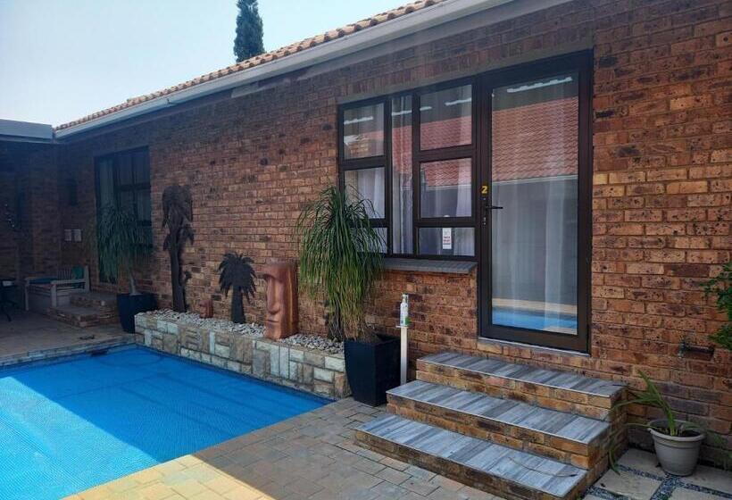 스탠다드 룸 풀장 전망, Meadows Guesthouse