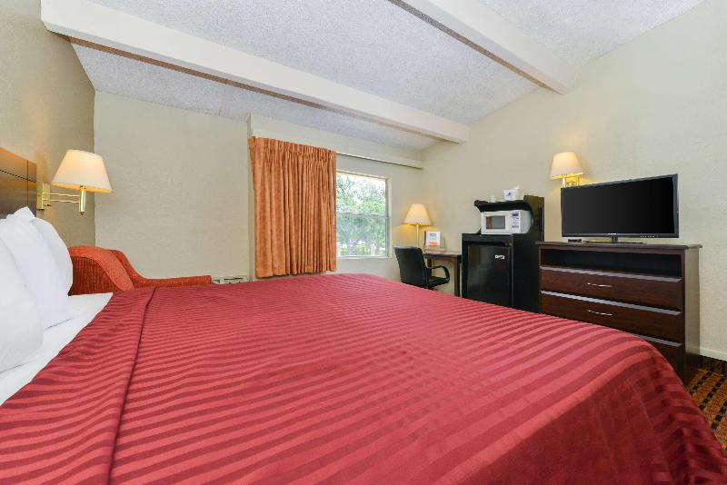 Номер Стандарт Кровать Кинг Адаптированный для Инвалидов, Americas Best Value Inn Sarasota