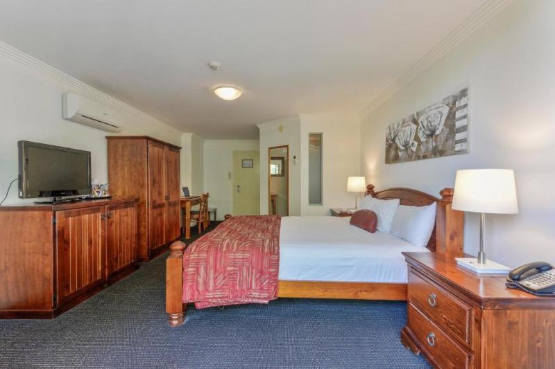 Quarto Estandar Cama King, Burnett Riverside