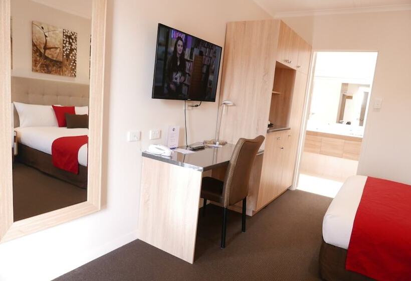 Номер Deluxe, Junction Motel
