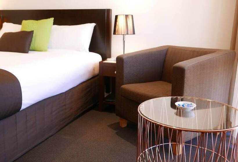 Номер Deluxe, Junction Motel
