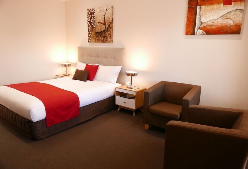 Номер Deluxe, Junction Motel