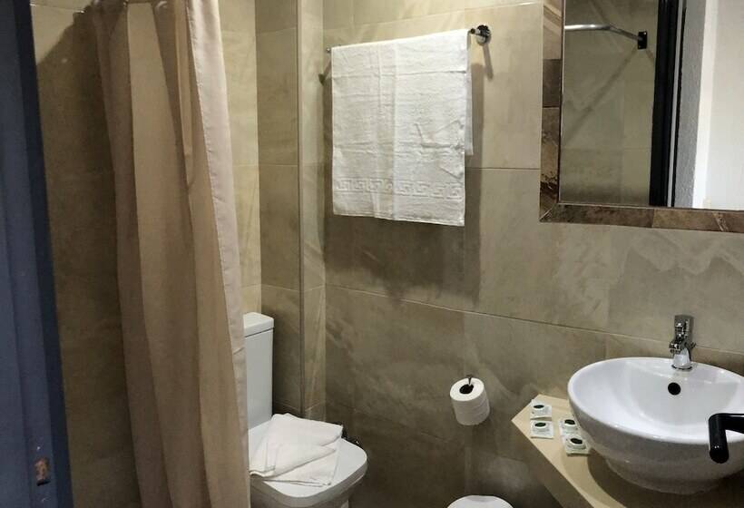 Economy Triple Room, Agrabella