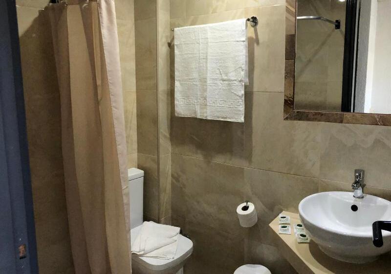 Economy Triple Room, Agrabella