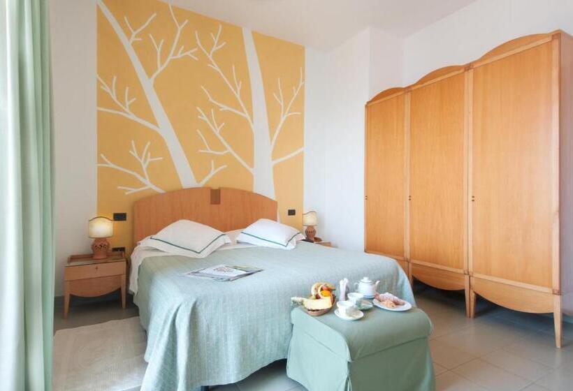 Номер Стандарт Вид на Море, Grand Hotel Mediterraneo