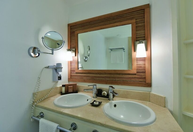 اتاق استاندارد با چشم‌انداز باغ, Canonnier Beachcomber Golf Resort & Spa