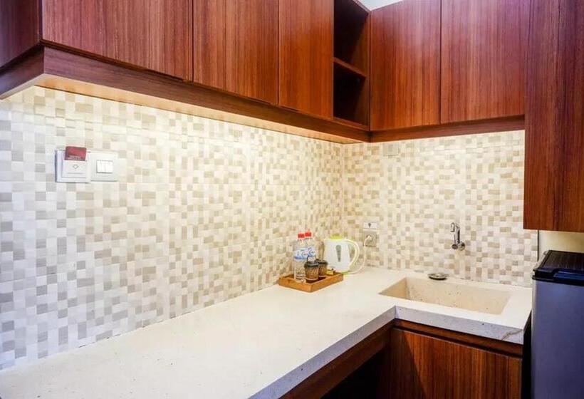 Номер Deluxe, Urbanview Rumah Kandjani Yogyakarta