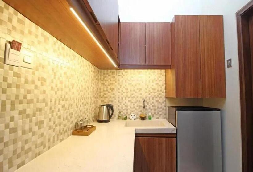 Номер Deluxe, Urbanview Rumah Kandjani Yogyakarta