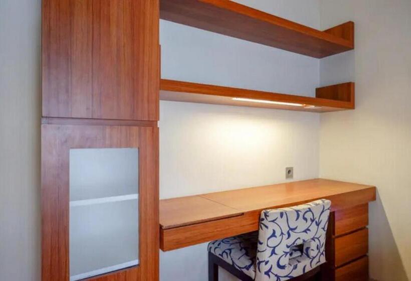 Номер Deluxe, Urbanview Rumah Kandjani Yogyakarta