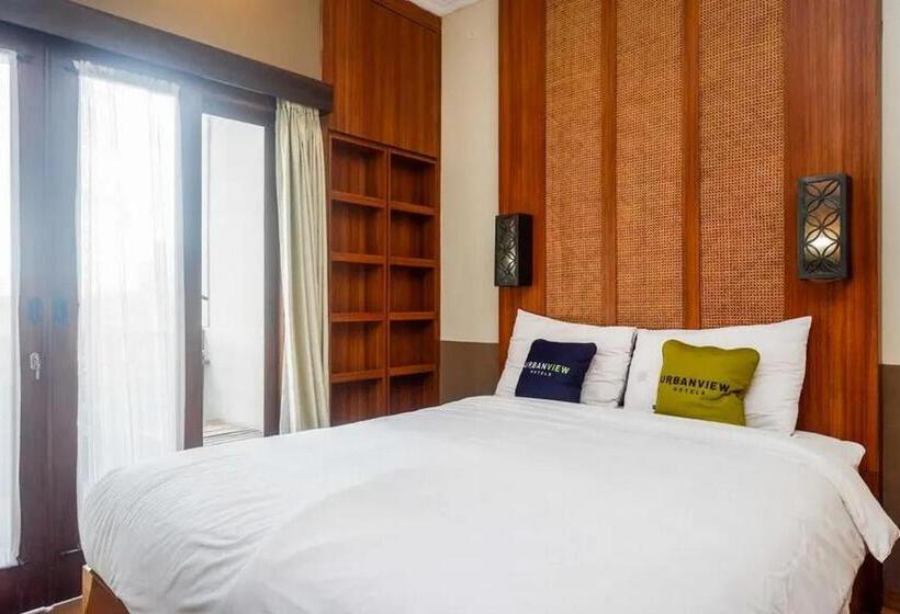 Номер Deluxe, Urbanview Rumah Kandjani Yogyakarta