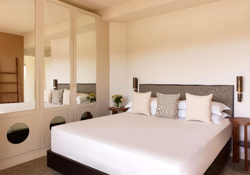 Люкс, Baia Di Chia Resort Sardinia, Curio Collection By Hilton