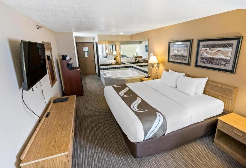 Люкс с гидромассажем, Quality Inn   Storm Lake