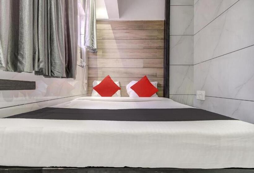 デラックスルーム, Capital O 75709 Hotel Spring Residency
