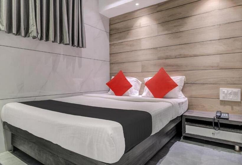デラックスルーム, Capital O 75709 Hotel Spring Residency