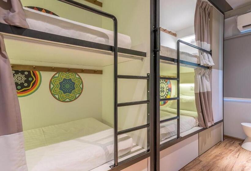 Bed in Shared Room with Shared Bathroom, Toojou Kota Kinabalu   Hostel