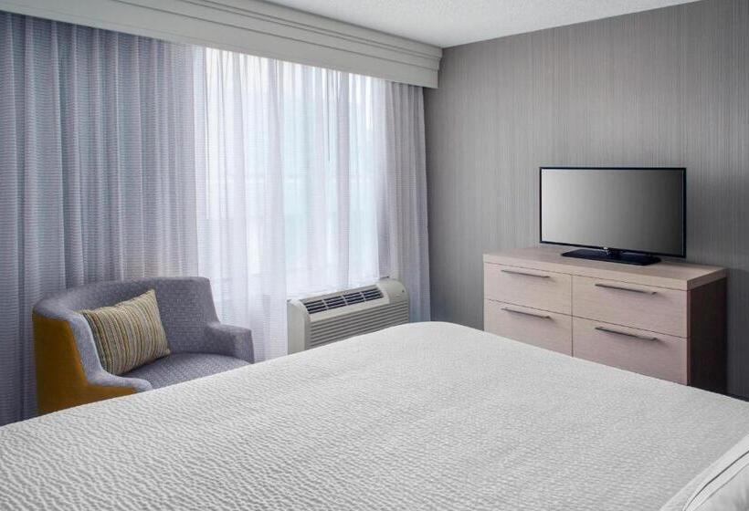 سوئیت با تخت بزرگ, Courtyard Charlotte City Center