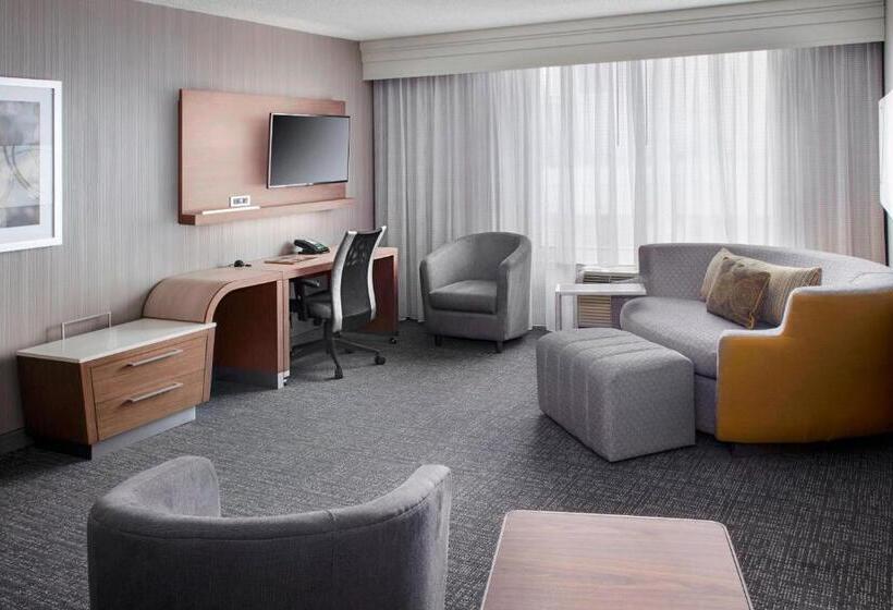 سوئیت با تخت بزرگ, Courtyard Charlotte City Center