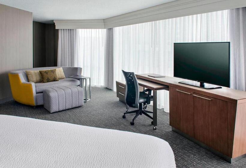 اتاق لوکس با تخت بزرگ, Courtyard Charlotte City Center