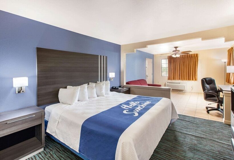 Номер Стандарт 2 Двуспальные Кровати, Days Inn & Suites By Wyndham Braunig Lake