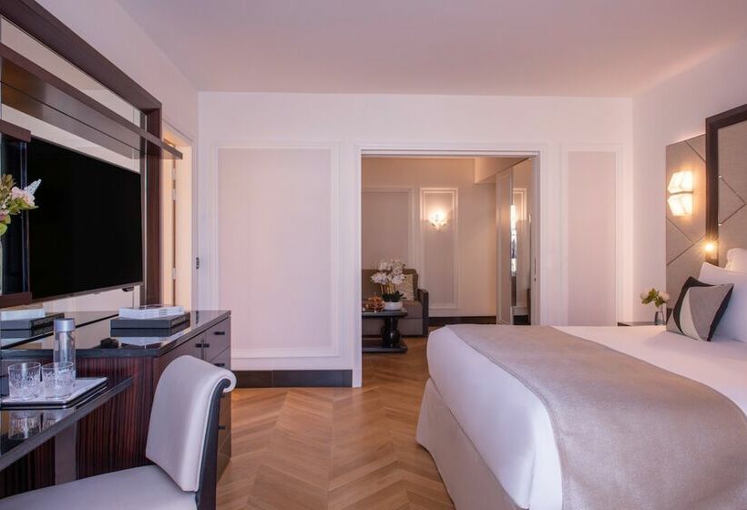 سوئیت کلاسیک, Hotel Du Collectionneur Arc De Triomphe