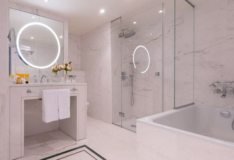 سوئیت کلاسیک, Hotel Du Collectionneur Arc De Triomphe