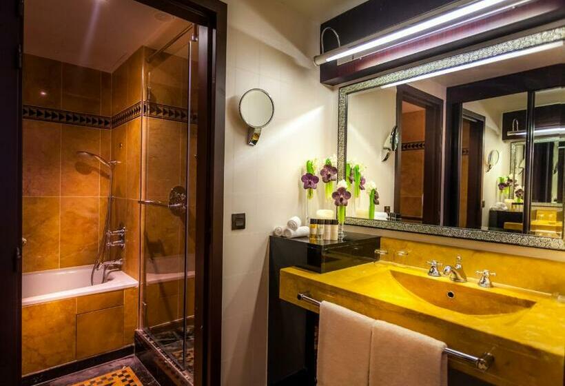 اتاق سوپریور با تخت بزرگ, Hotel Du Collectionneur Arc De Triomphe