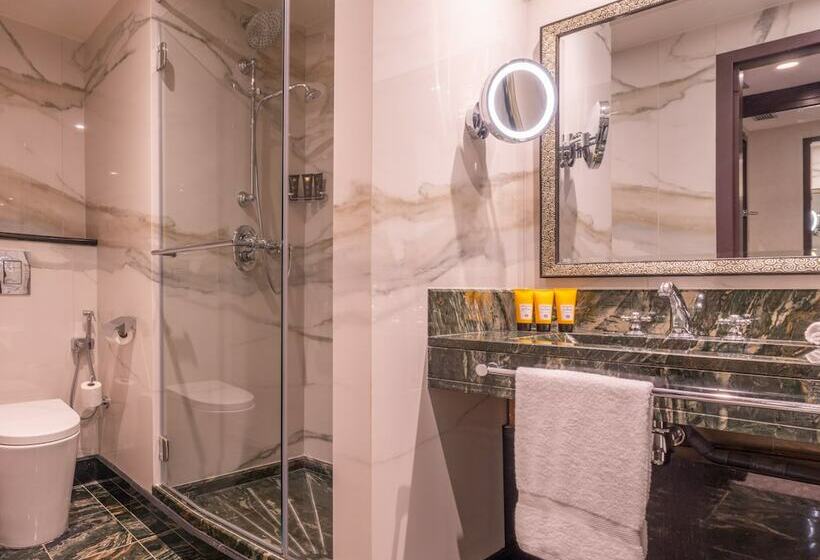 اتاق لوکس با تخت بزرگ, Hotel Du Collectionneur Arc De Triomphe