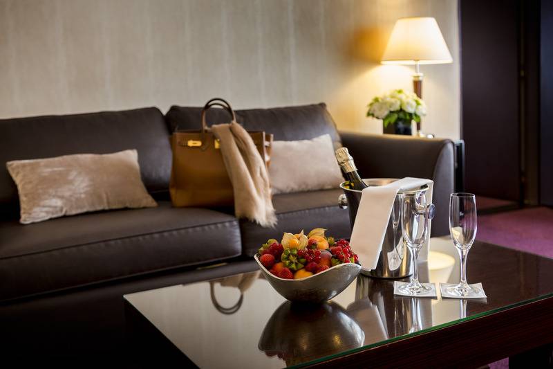 سوییت لوکس, Hotel Du Collectionneur Arc De Triomphe