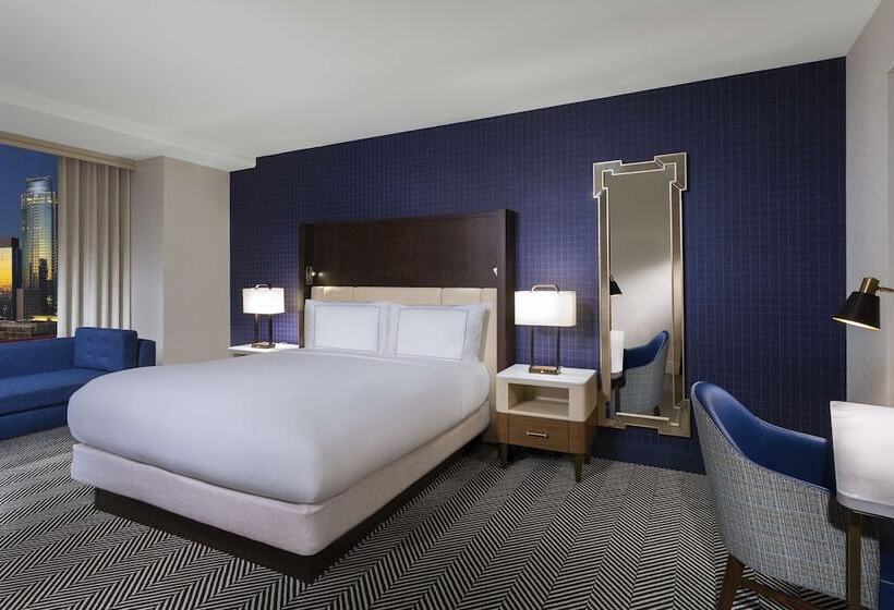 מיטת קינג בסוויטה, Hilton Austin