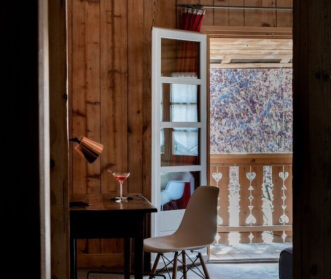 Люкс Престиж, Hôtel Les Roches Fleuries