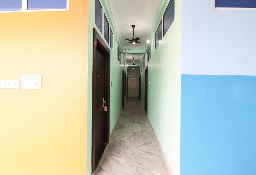 Номер Стандарт, Flagship Fanatic Inn And Banquet Near Chaudhary Charan Singh International Airport