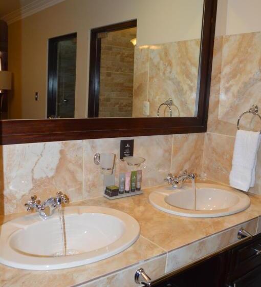 سوئیت با تخت بزرگ, Hacienda San Juan Resort