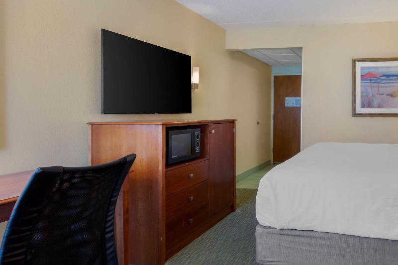اتاق استاندارد با تخت بزرگ برای معلولان, Best Western Plus Wilmington/wrightsville Beach