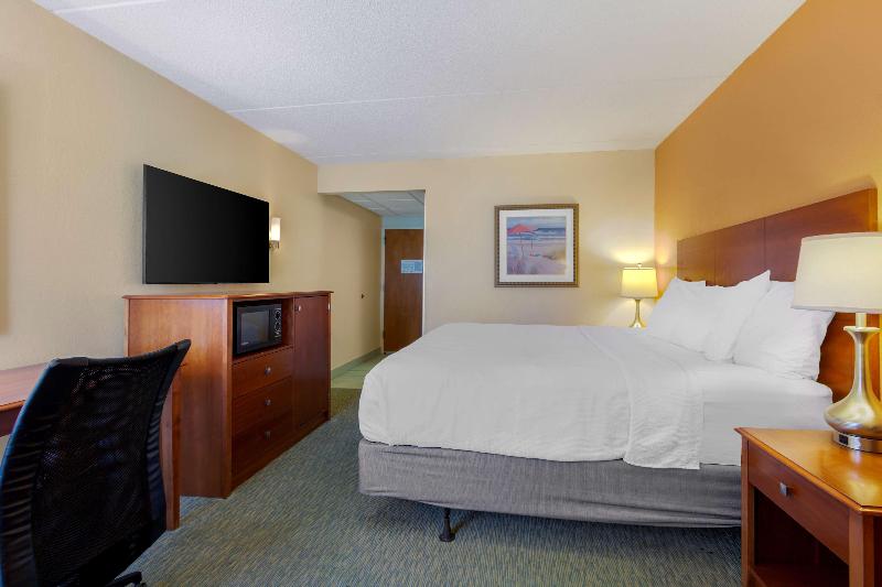 اتاق استاندارد با تخت بزرگ برای معلولان, Best Western Plus Wilmington/wrightsville Beach