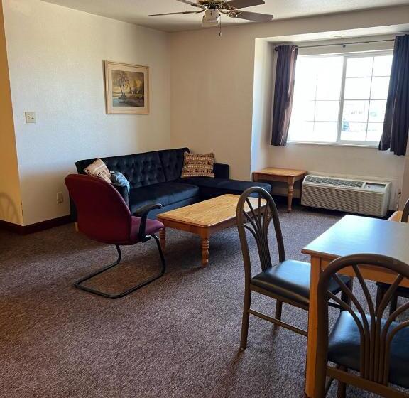 Номер Стандарт Трехместный, Boarders Inn & Suites By Cobblestone Hotels   Brush
