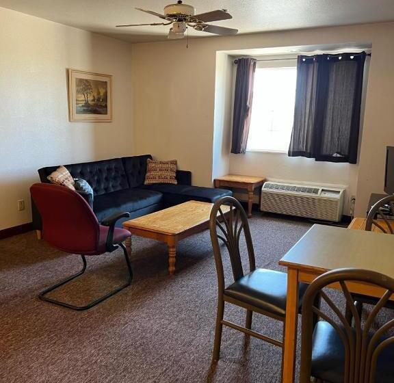 Номер Стандарт Трехместный, Boarders Inn & Suites By Cobblestone Hotels   Brush