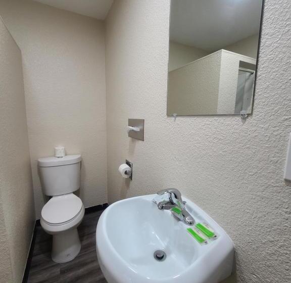 Номер Стандарт, Majestic Inn & Suites